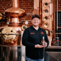 Weyermann® Mitarbeiter Phillip Schwarz mit dem Special Eight Whisky